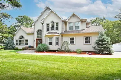 Photograph of 69 Hagerman Avenue