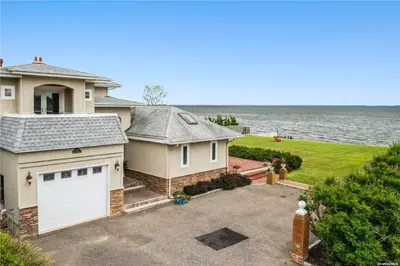 Photograph of 269 South Ocean Avenue