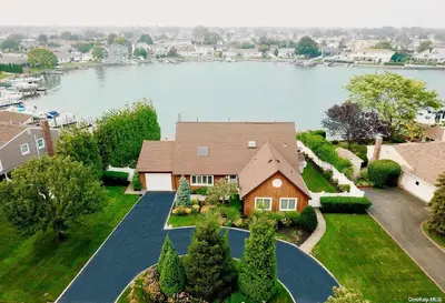 Photograph of 316 Lagoon Drive