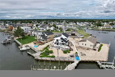 Photograph of 326 Lido Promenade