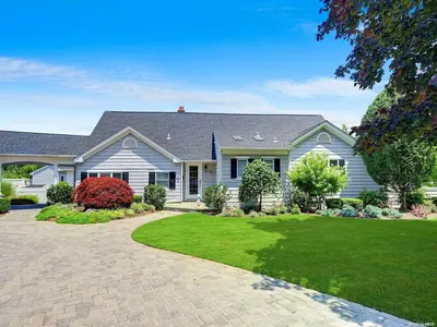 Photograph of 25 Deeringwood Lane