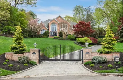 Photograph of 6 Strawberry Knoll Court