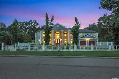 Photograph of 61 Ruth Boulevard