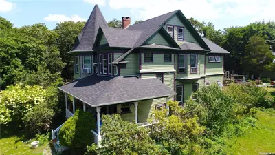 Photograph of 1227 Flanders Road