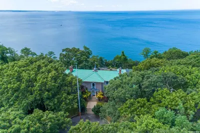 Photograph of 78 Mount Grey Road