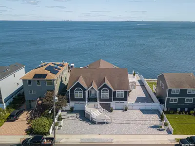 Photograph of 105 Shore Drive