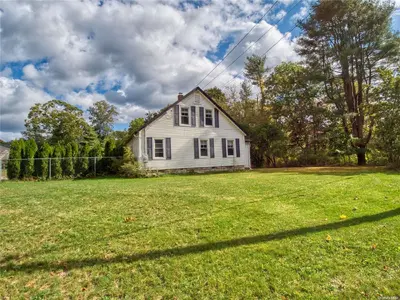 Photograph of 24 Schultz Road