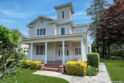 Photograph of 442 Griffing Avenue