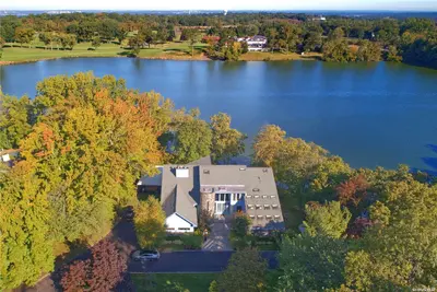 Photograph of 7 Lake Road