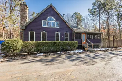 Photograph of 328 Oak Avenue