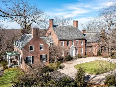 Photograph of 473 Woodbury Road