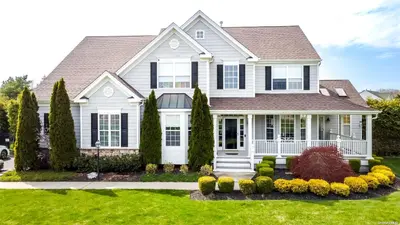 Photograph of 2 Indianwood Ct