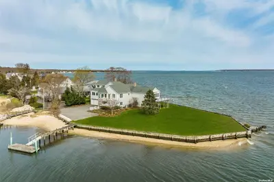 Photograph of 13 Beach Road