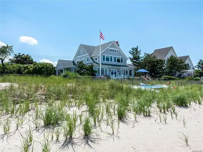 Photograph of 280 Asharoken Avenue