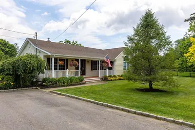 Photograph of 2785 River Road
