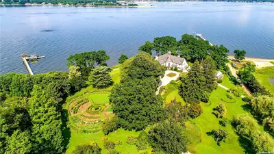 Photograph of 235 Dock Lane