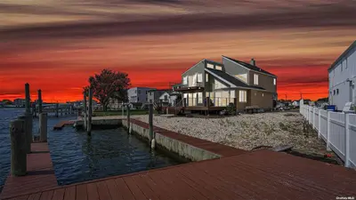 Photograph of 324 Lido Promenade