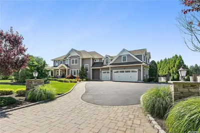 Photograph of 30 Hampton Drive