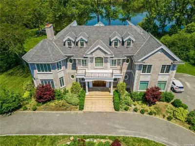 Photograph of 17 Lake Road