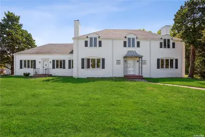 Photograph of 64 Roe Boulevard