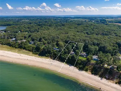 Photograph of 1250 Salt Marsh Lane