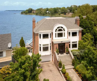 Photograph of 37-19 Regatta Place