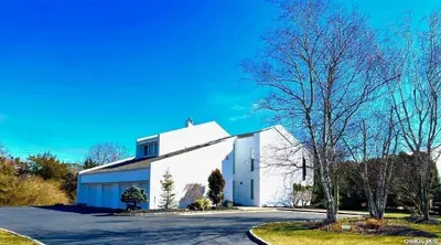 Photograph of 5 Mercedes Court