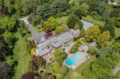 Photograph of 35 Applegreen Drive