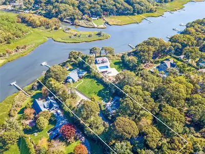 Photograph of 1415 Harbor Lane