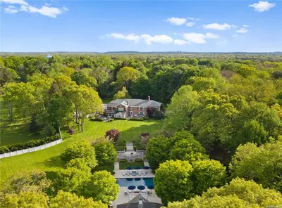 Photograph of 343 Duck Pond Road