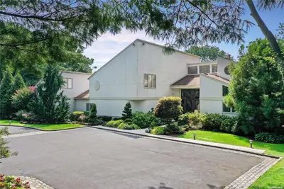 Photograph of 415 Berry Hill Road