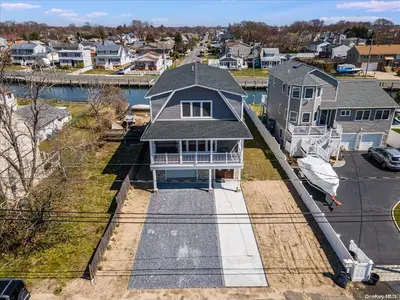 Photograph of 762 Pecan Street