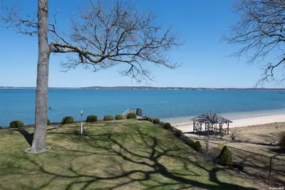 Photograph of 100 Shore Drive
