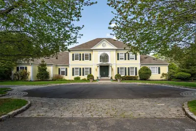 Photograph of 4 Burrwood Court