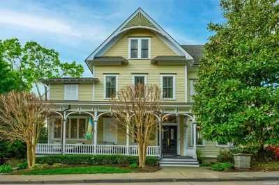 Photograph of 81 Bayview Avenue