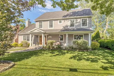 Photograph of 111 Hewitt Boulevard