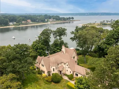 Photograph of 15 Heckscher Drive