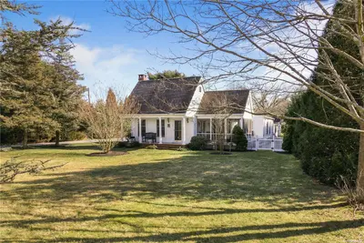 Photograph of 33 Howells Point Road