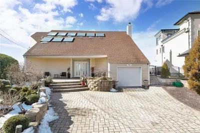 Photograph of 3382 Hewlett Avenue
