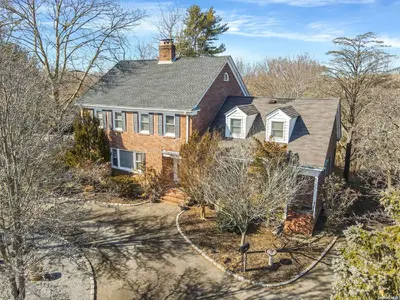 Photograph of 33 Woodhull Avenue