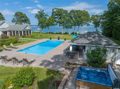 Photograph of 750 Paradise Point Road