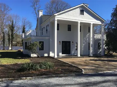 Photograph of 19 Thompson Hill Road