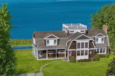 Photograph of 17665 Soundview Avenue