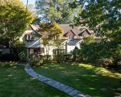 Photograph of 395 Village Avenue