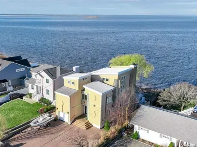 Photograph of 68 Grandview Drive