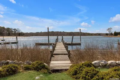 Photograph of 13 Harbor Road