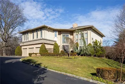 Photograph of 31 Kettlepond Road