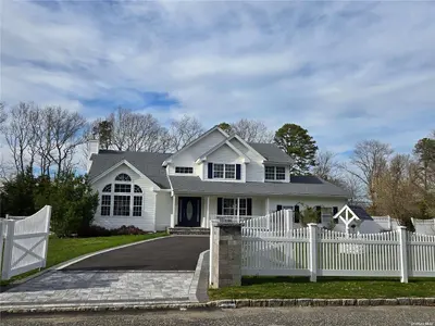 Photograph of 5 Sander Court