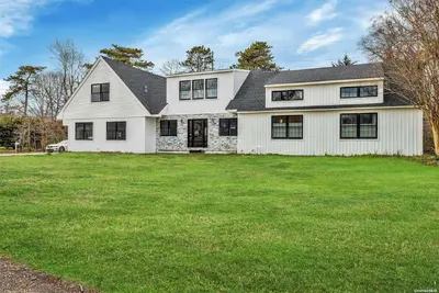 Photograph of 16 Twin River Drive