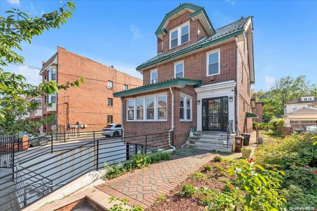 Photograph of 85-14 168th Street